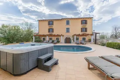 Image de Villa Christina with Pool, Jacuzzi and Sauna