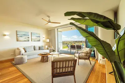 Image de Located in Armação de Pêra, Bayline Beachfront Living is a luxury private gated condominium with security service and an exclusive beachfront lifestyle.