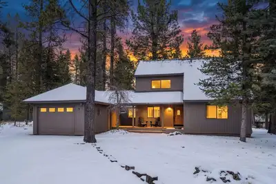 Image de Modern Cabin, Hot Tub, Foosball Table, Bbq