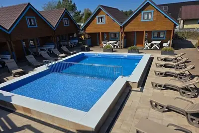 Image de Maisons de vacances à deux étages avec piscine