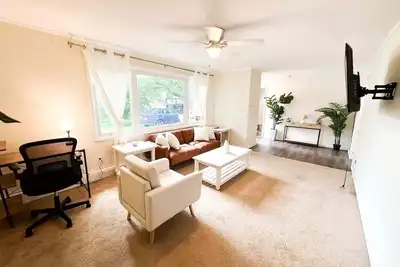 Image de New! Albany Value Stay | Near universities, Hospitals