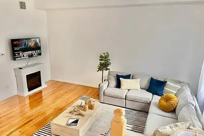 Image de Bright, airy single‑family home in Fairfield, minutes from Fairfield Beach