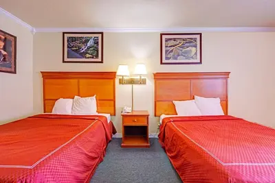 Image de Riverside Retreat w/ Free Parking | Close to Bridge of the Gods - 4. 4 miles away