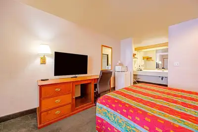 Image de 2 Pet-friendly Units w/ Free Parking | Bridge of the Gods - 4. 4 miles away