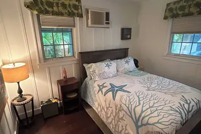 Image de Beachfront South Shore Retreat with Stunning Ocean View Deck, Surf Near Waikiki