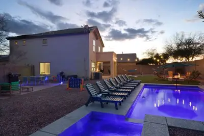 Image de Glow & Go  Heated Pool, Spa, Mini Golf, Fire Pit