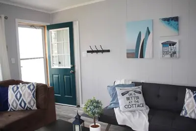 Image de Family cottage w/ Ac &firepit- Steps from Grand Bend's Main Beach