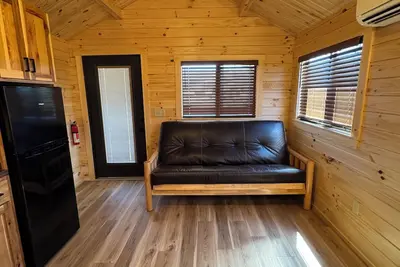 Image de Zion is 12 miles away and this New Cabin sleeps 6