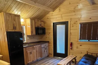 Image de 12 miles from Zion National Park, this brand new cabin sleeps 4