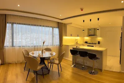 Image de Luxury Suite with Skyline Views in Exclusive District