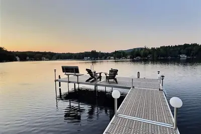 Image de Newly Listed 4-bedroom Lakefront house minutes from Mount Sunapee