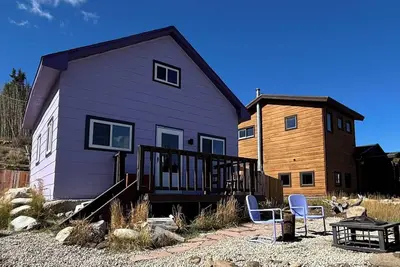 Image de The Purple Palace, Alma’s Coziest Artistic Mountain Escape.