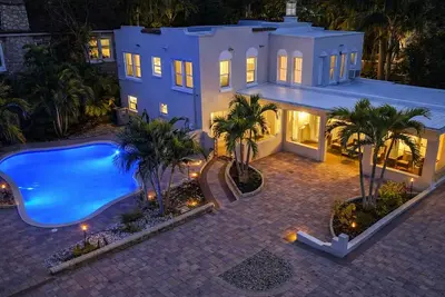 Image de Spanish Sunset Villa w/ Saltwater Pool + Outdoor Propane Fire Table!