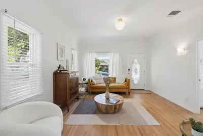 Image de Storybook Character Home near the Studios