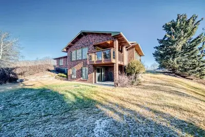 Image de Cozy Calgary cottage for large families. City-based. Year-round!