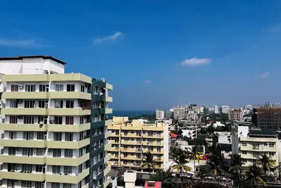 Image de 4br, Spacious self contained apartment. 03 min walk to beaches, relax, & enjoy