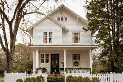Image de Charming Historic Home in Downtown Fitzgerald - Fast WiFi, Comfortable Stay