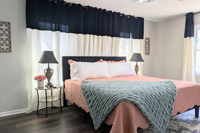 Image de Linen and Light- Brand new furnishings!