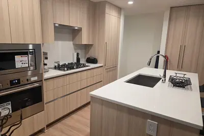 Image de 2 Bedroom 2 Bath Corner Luxury Resort style condo