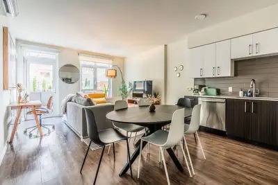 Image de 2br Th | Gym, Balcony | Bellevue Parkside M