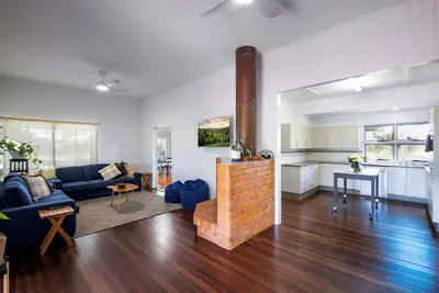 Image de Large family home in a quiet rural location.