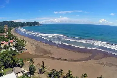 Image de Le nid parfait à un pâté de maisons de la plage