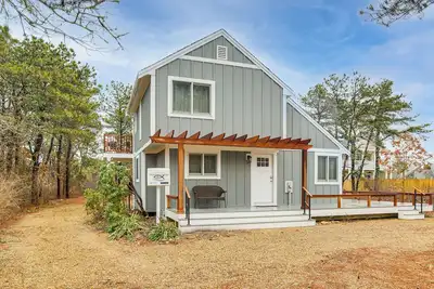 Image de 2 Mi to Main St & Beach! Family Home in Edgartown