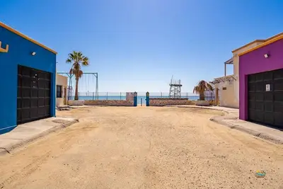 Image de San Felipe downtown rental Condo - Steps to the Beach. Walk to Malecon