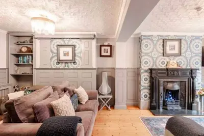 Image de Chic Derry city-centre Townhouse w/ garden & deck in historic conservation area
