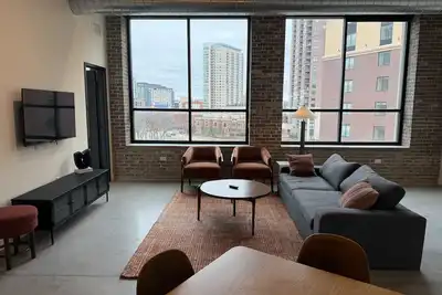Image de Roami at Century Plaza | 3br Corner View Loft