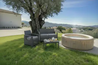 Image de Villa avec jacuzzi proche plage Porticcio au calme