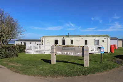 Image de Ocean Breeze Escape, pet friendly, with hot tub in Allhallows