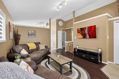 Image de 5 Themed Bedrooms | Sleeps 10 | 2 Living Rooms | King Suite