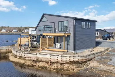 Image de Book 2 homes together. Ocean Views. Sleeps 8!