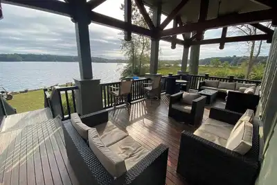 Image de 36 Acre Lakeside Estate - Experience The Gated Private Estate w/ Guest Cabins.