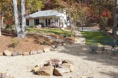 Image de 10-Acre Blue Ridge Retreat — Fire Pit · Fireplace · Mountain Views