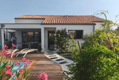 Image de Maison à longeville-sur-mer\nCentre bourg avec piscine\nProche des plages et Forêt