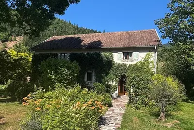Image de Charmante maison de campagne avec vue sur les montagnes