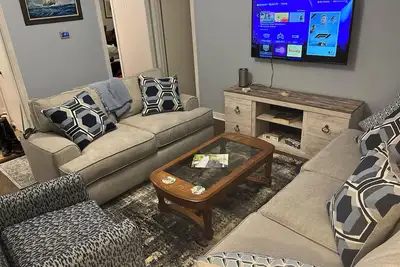 Image de Quintessential cottage walking distance to Oaklawn and minutes from downtown