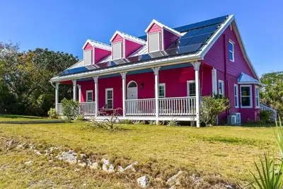 Image de Beautiful 3-bedroom house in Abaco just minutes walk to Marina, Beach, & Turtles