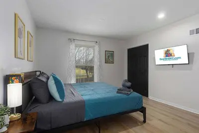 Image de TVs in every Bedroom, King Beds, Fenced Yard