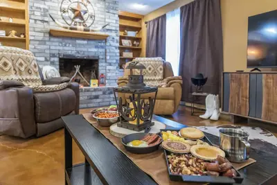 Image de Waffle House | Pool · Game Room · Walk to Acu