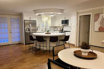 Image de Cozy 3-bed Rambler conveniently located to Jblm, Plu, Mt Rainier with cool Ac