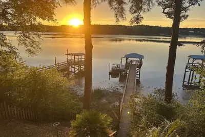 Image de Shallotte Riverfront Two-Bedroom Home w/ Private Dock Minutes from Area Beaches