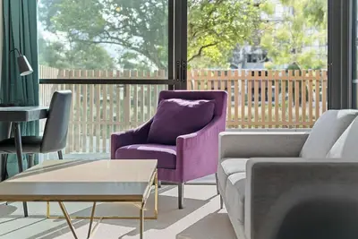 Image de Sunlit 2br Apartment | 7 minutes to Tram | Parking