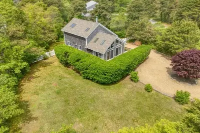 Image de Newly Furnished 4-Br Katama House, Close to South Beach and Downtown Edgartown