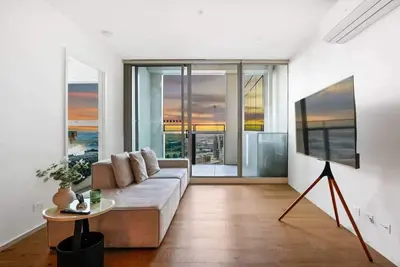 Image de High-Floor Docklands Apartment with Pool & Parking