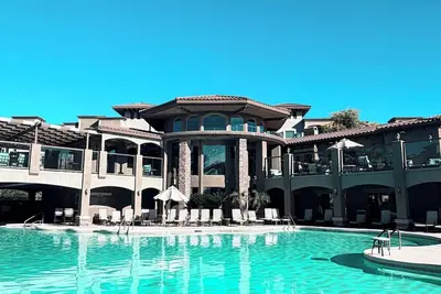 Image de Modern Resort Living! Gated Community. Amenities-Golf, Restaurant and Shopping.