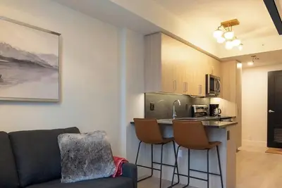 Image de Summer Rental- 2 Rooms Apartment in Waterloo, Ontario\nMins walk to U of Waterloo