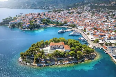 Image de Sun-Kissed Sailing Adventure in Islas Esporadas